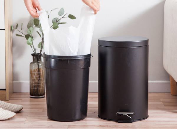 Thùng rác đạp chân tròn màu đen