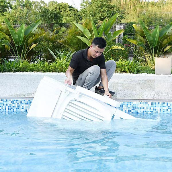 Ghế nhựa hồ bơi có bánh xe