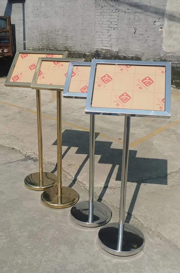 bảng thông tin inox mặt nghiêng