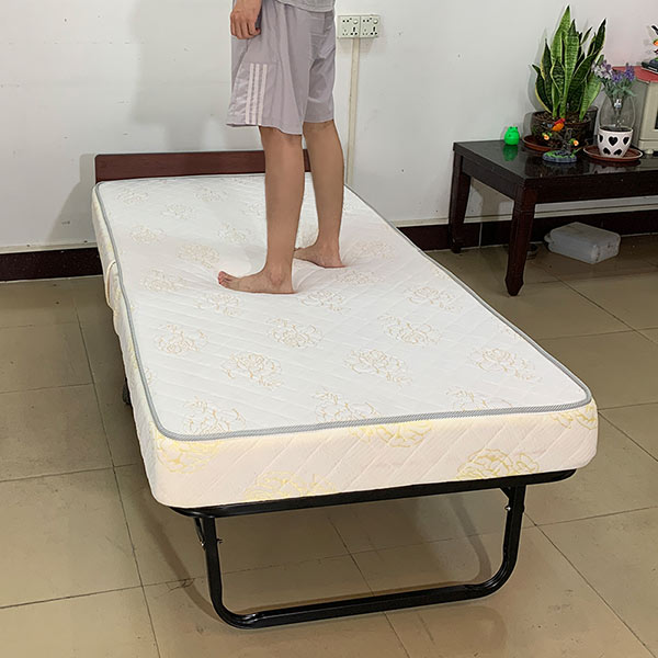 giường gập gọn khách sạn
