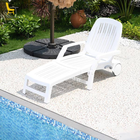 Ghế nhựa hồ bơi có bánh xe