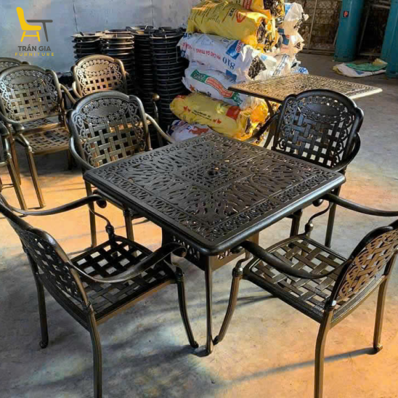 Bàn ghế nhôm đúc BT-4 bàn vuông 