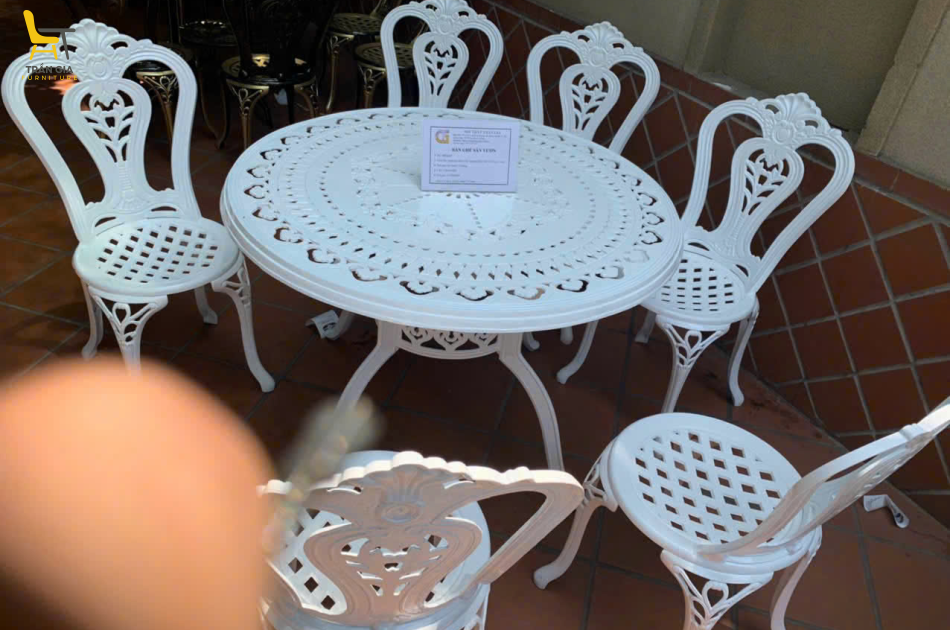 Bàn ghế nhôm đúc BT-8